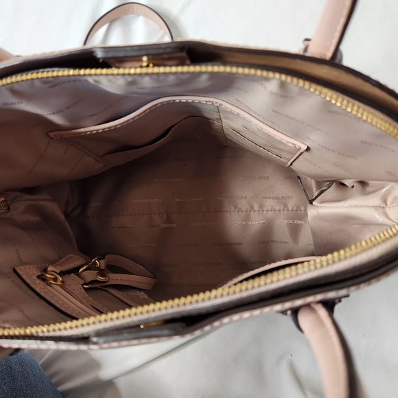 Michael Kors Patent Leather Mercer Handbag Pink - Picture 12 of 16